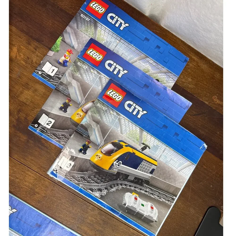 Lego City 60197 Passenger Train Box & Instructions *Missing 1 Piece* RETIRED Set